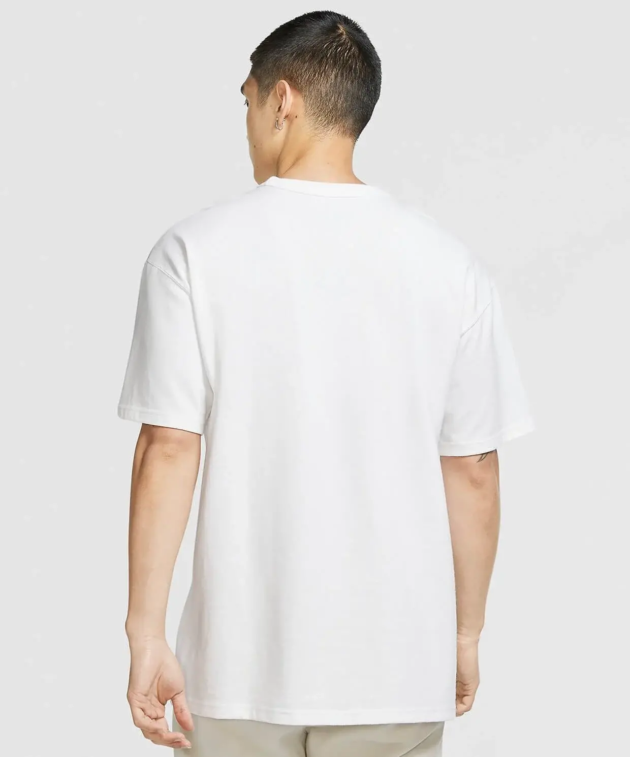 Nike tee premium essential sale