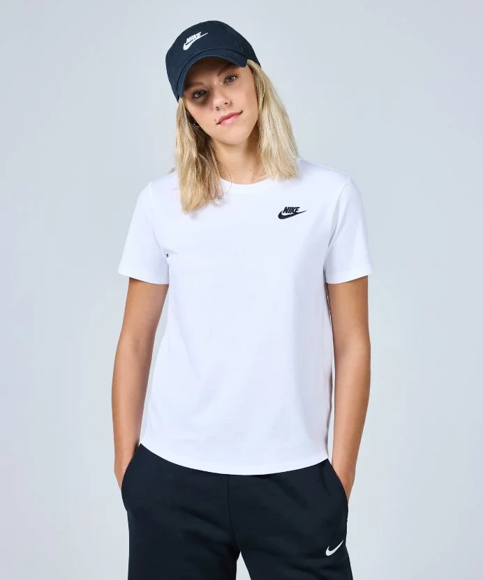 Resim Nike Sportswear Club Essentials T-Shirt